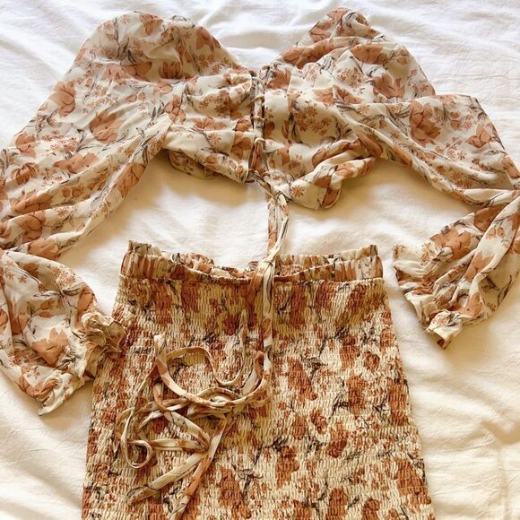 Beautiful two piece mini skirt set - Picture 10 of 11